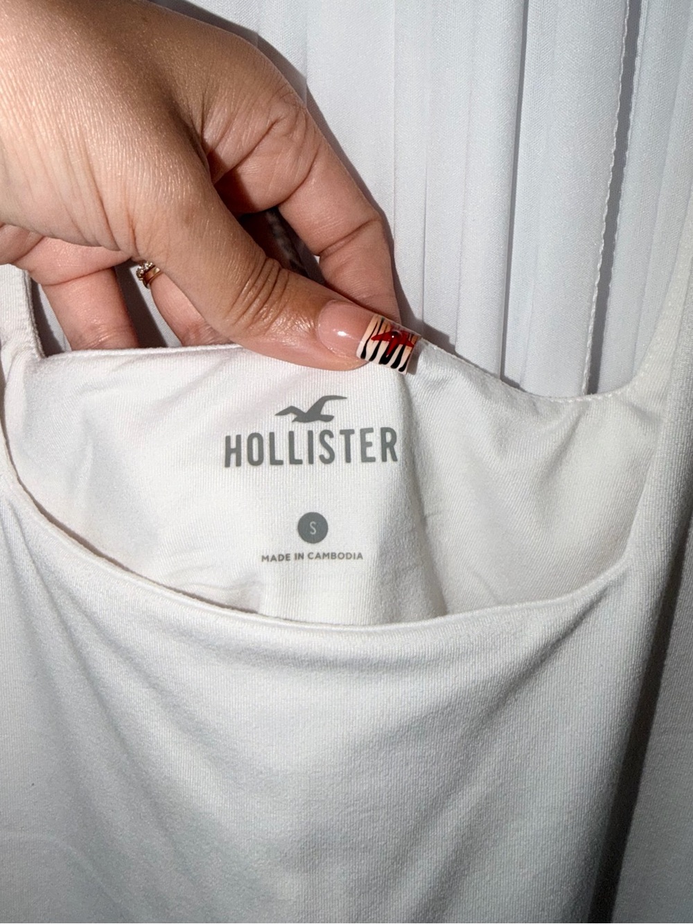 Hollister White Square-Neck Crop Tank Top - Picture 2 of 3